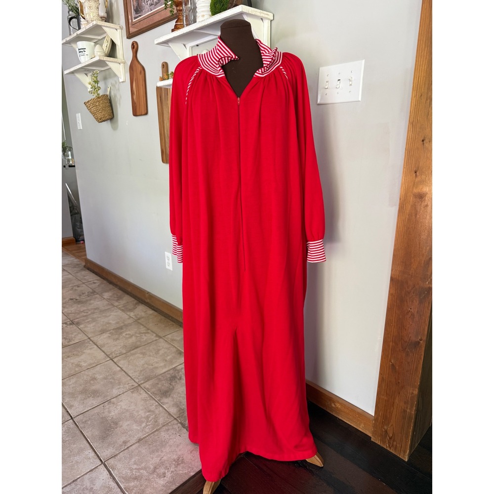 Leisure Life Vintage Red robe Zip Front Made in USA Women XL moo moo velour